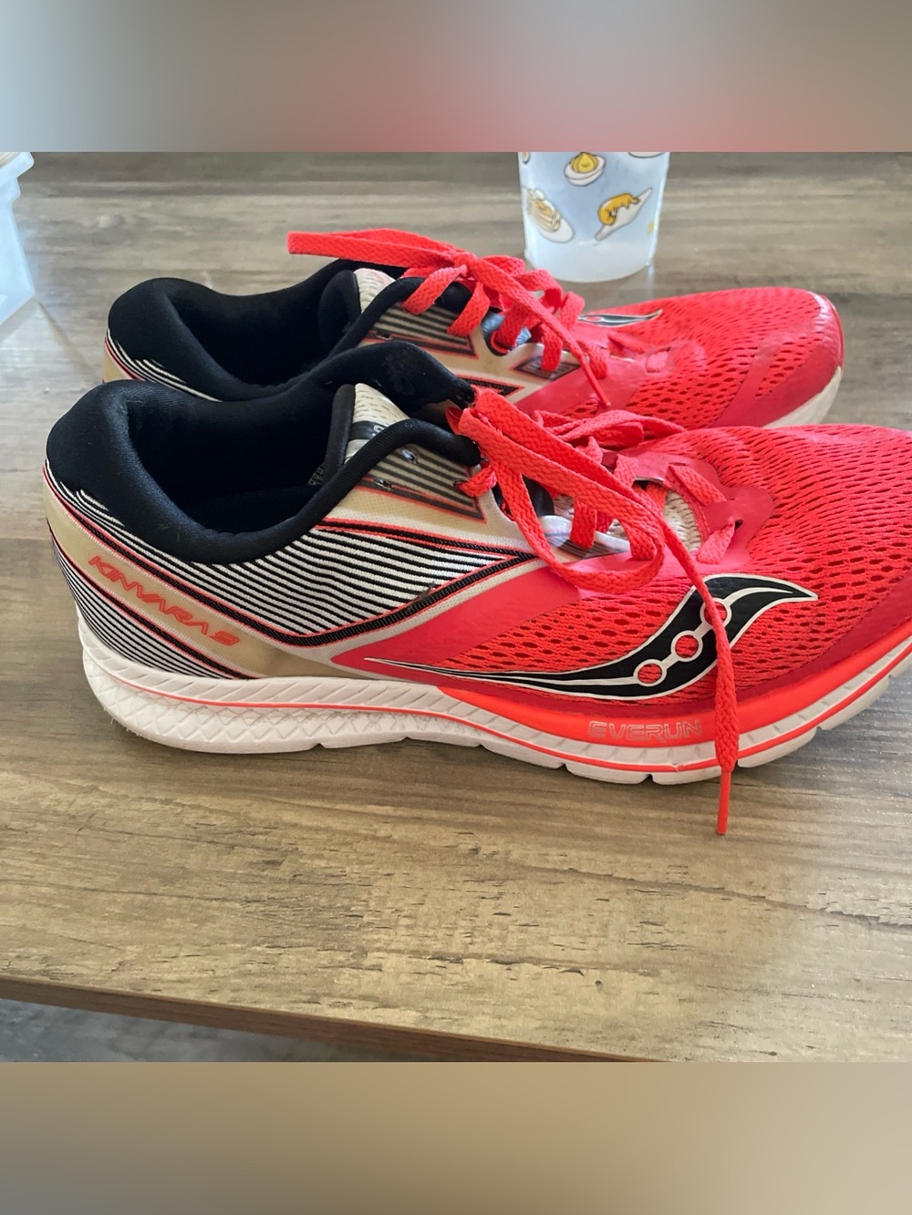 Saucony Kinvara 9 Everun mesh upper lace up neon orange pink running sneakers 10